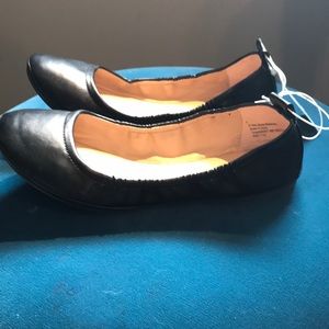Universal Thread size 8 shoes